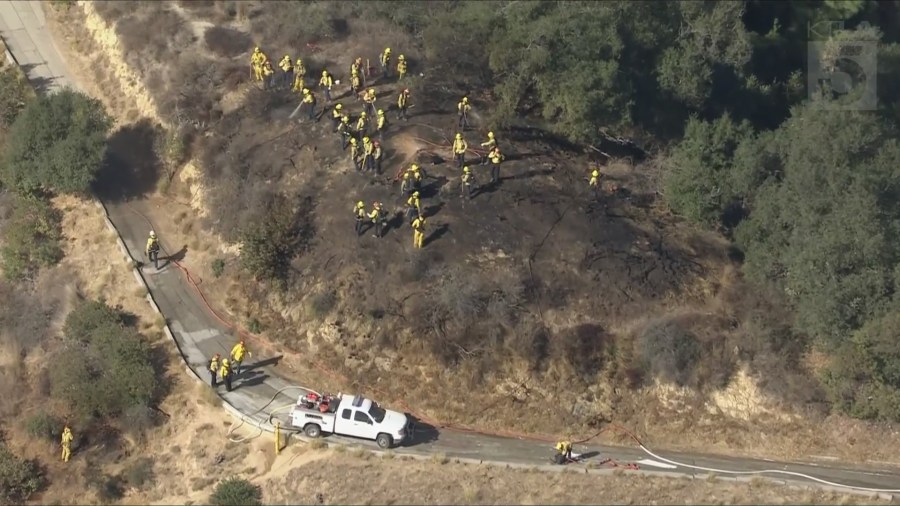 Small fire breaks out at Griffith Park 4 snapshot 6 12 IPv3Bv