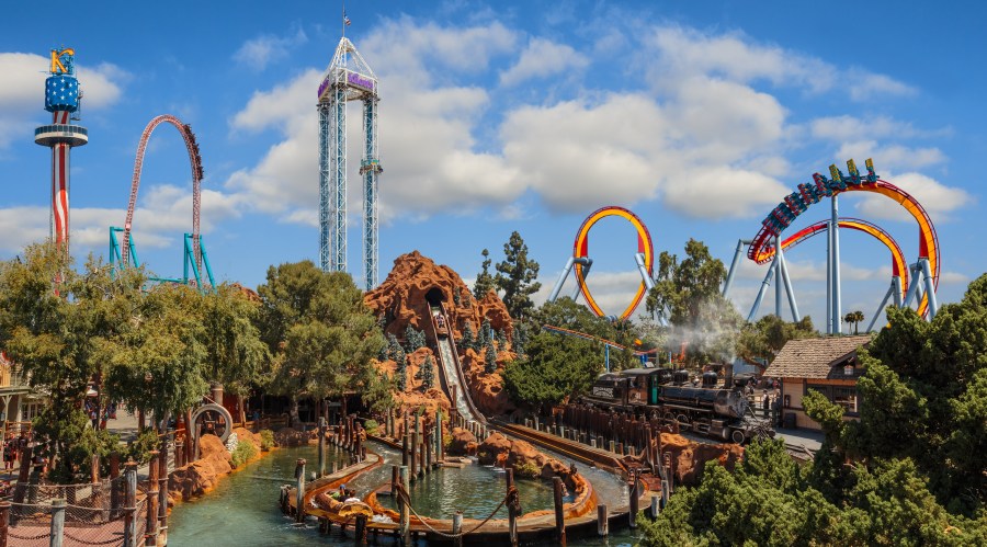 Knott's Berry Farm closed due to 'inclement weather' 1 0 Knotts Berry Farm Daytime Skyline Image KMWbNI