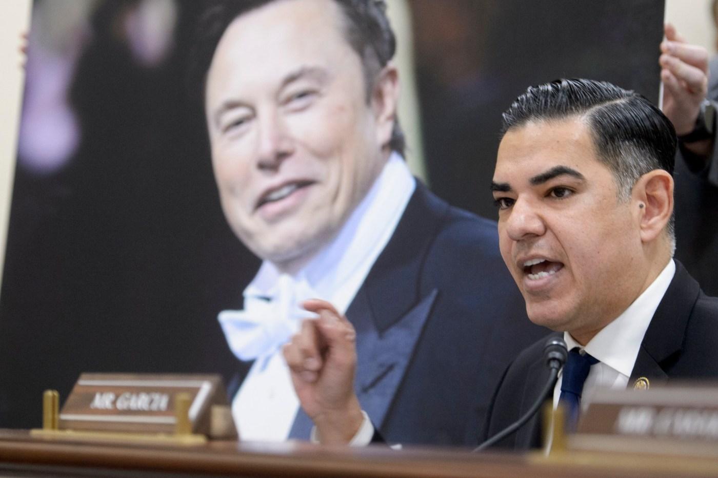 Trump-appointed D.C. U.S. attorney launches probe into Rep. Robert Garcia comment about Elon Musk 1 AP25043653866632 Tjy5yg