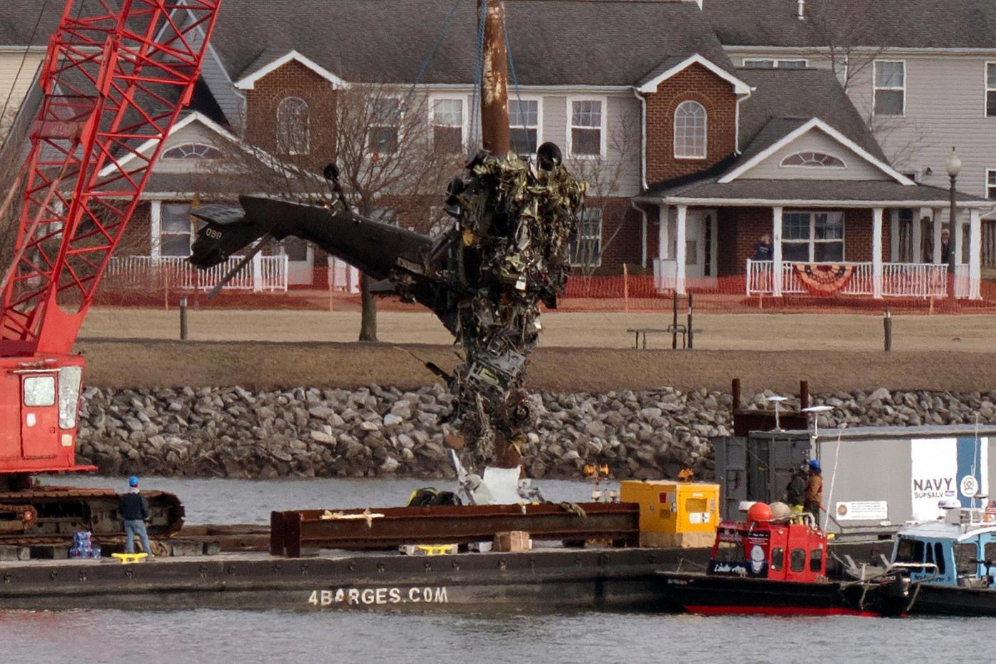 28 agencies were authorized to fly helicopters near Reagan Airport before deadly crash 2 Aircraft Down 40685 fe8283 jduLr8