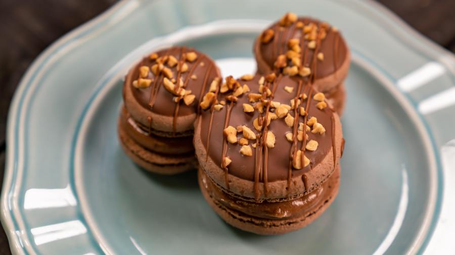 DLR DCA Festival FoodWine SnickersMickeyShapedMacaron 101619 DSC00421 DN oT1mTK