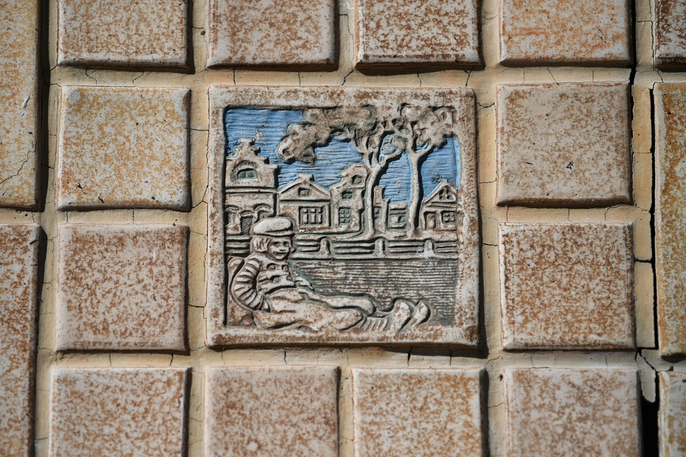 His history-making tiles earn instant name recognition. Who was Ernest Batchelder? 3 PAS L TILES 0221 07 V7zE3T
