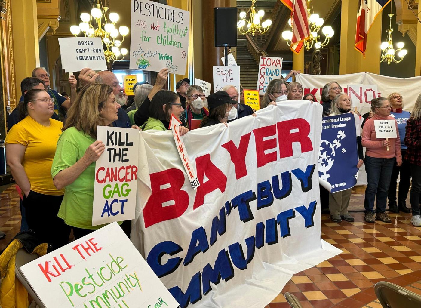 Bayer backs broadened effort to shield popular weedkiller from claims it failed to warn of cancer 6 Pesticides Liability Protection 06038 nC3egX