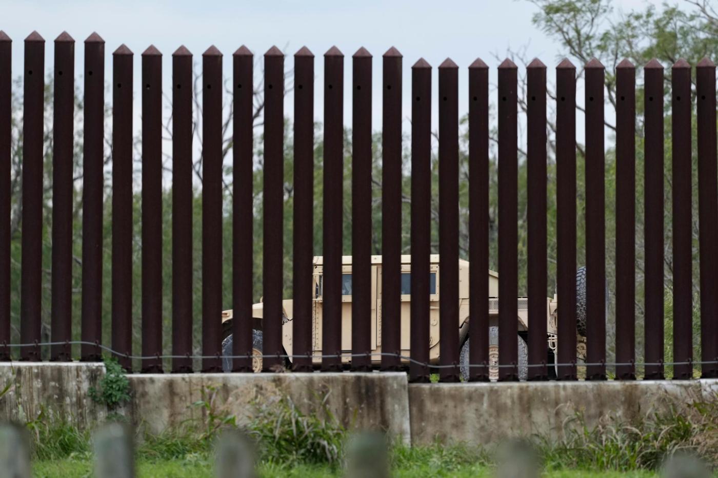Texas National Guard can now arrest and detain people who illegally enter the US 1 Trump Immigration 78211 V7d1JG
