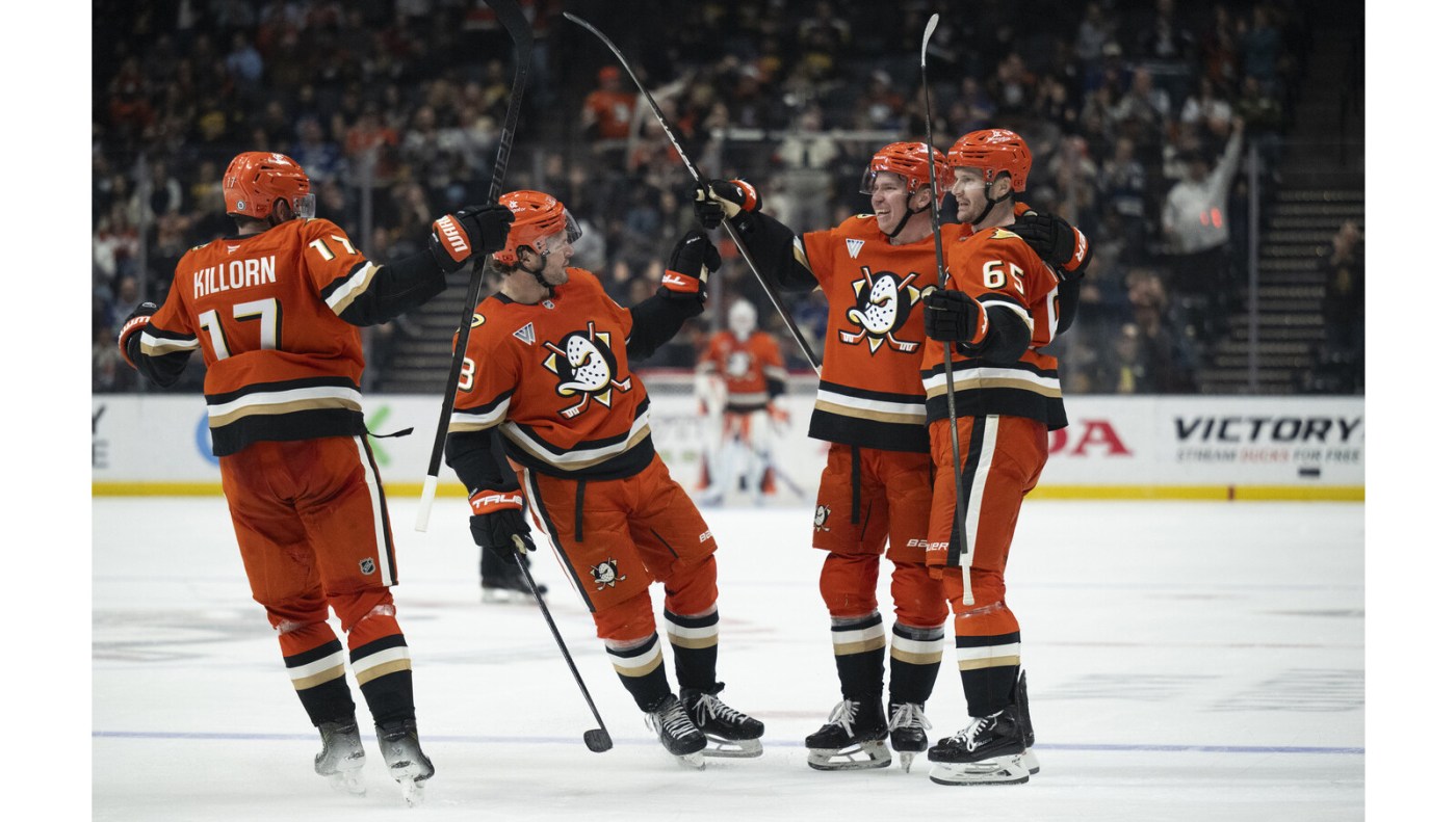 Surging Ducks rally past Canucks, extend home-ice mojo 1 imageedit 11 2607986 16x9 1 WigbRX