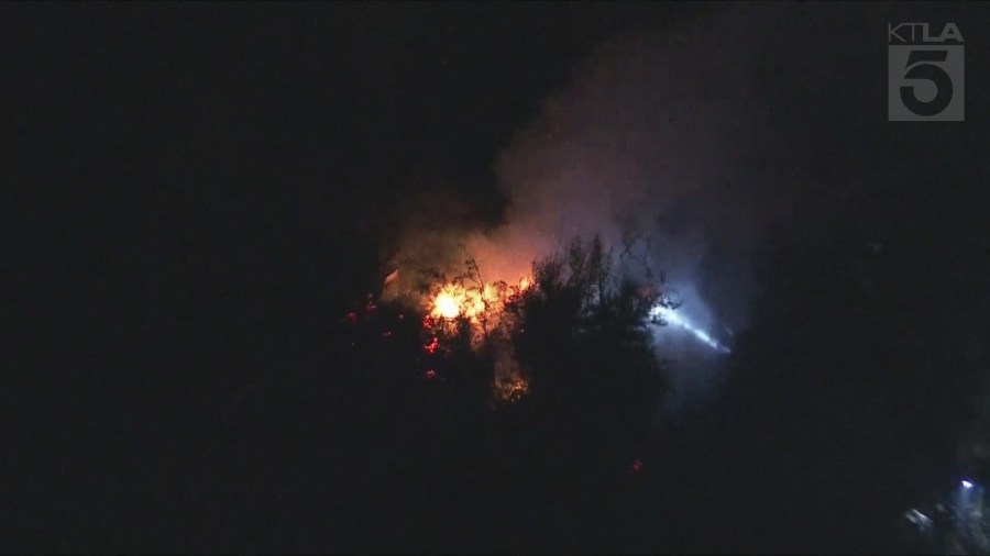 Crews knock down spot fires growing near Dodger Stadium 1 snapshot 9c64ca aiiR1l