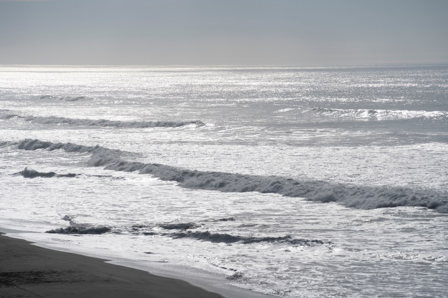 Crisp, sunny weather for Bay Area on Monday 1 AP24340755399804 EmfoGm