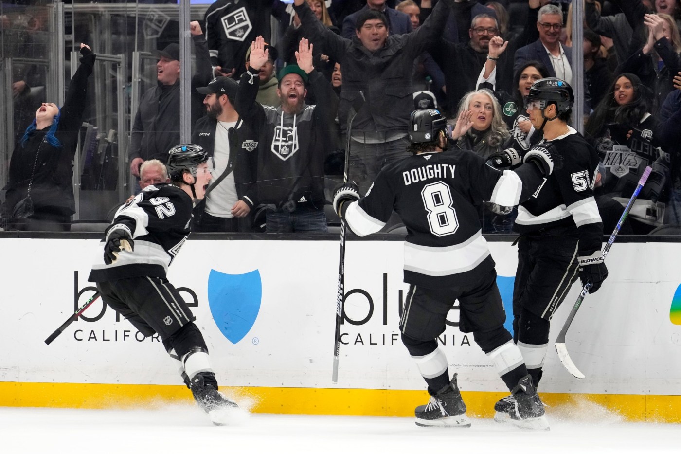 Kings edge St. Louis in OT, snap 5-game skid 1 AP25068143187528 NUug4S