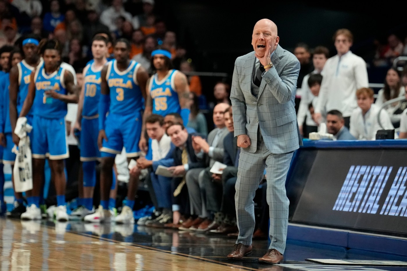 Alexander: What if Tennessee’s Rick Barnes hadn’t turned down UCLA? 1 AP25082112605552 vSTyjZ