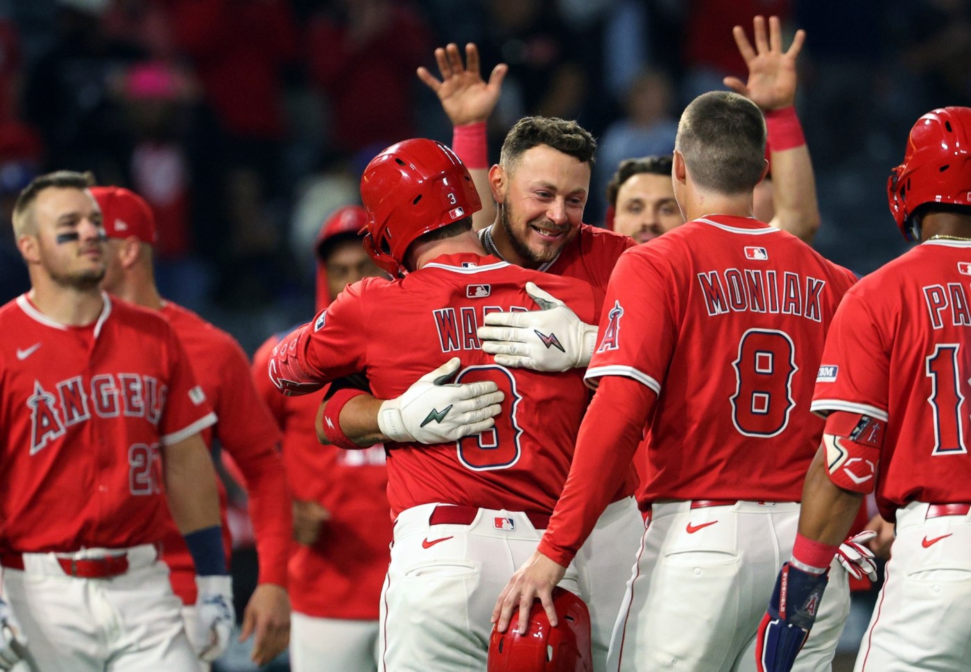Angels rally past Dodgers as both teams navigate missing shortstops 1 AP25084147416535 rjKqDA