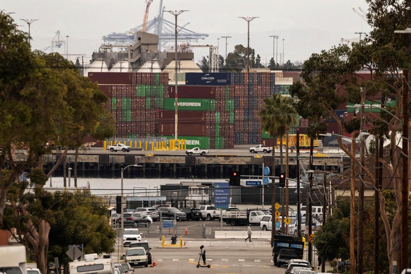 America’s ports have labored to clean up pollution. Will that continue? 3 Climate Clean Ports 19683