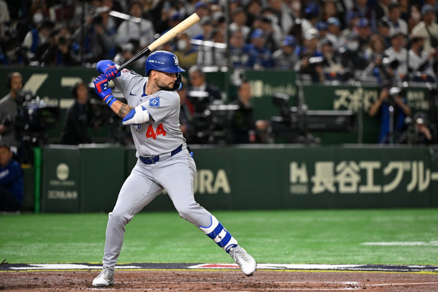 Dodgers will use ‘fluid’ rotation to fill second base, center field 1 GettyImages 2205674708