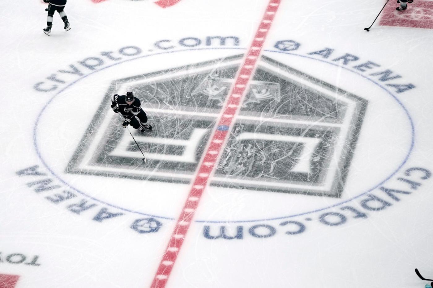 LA Kings apologize for selling scarves made in Turkey on Armenian Night 1 Kings Armenian Scarves Apology 96593 thSqCk