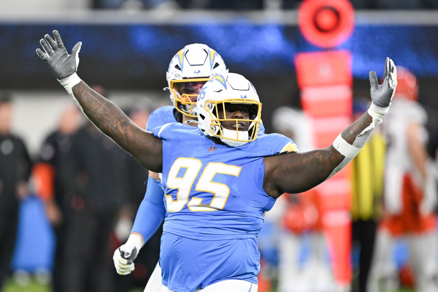 Rams sign DL Poona Ford to three-year deal 1 LDN L CHARGERS 1118 DC 14 MH94uQ