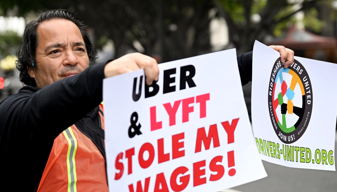 Lyft, Uber drivers push for $1.3 billion wage settlement 5 LDN L UBER LYFT 0327 4 THOvZY