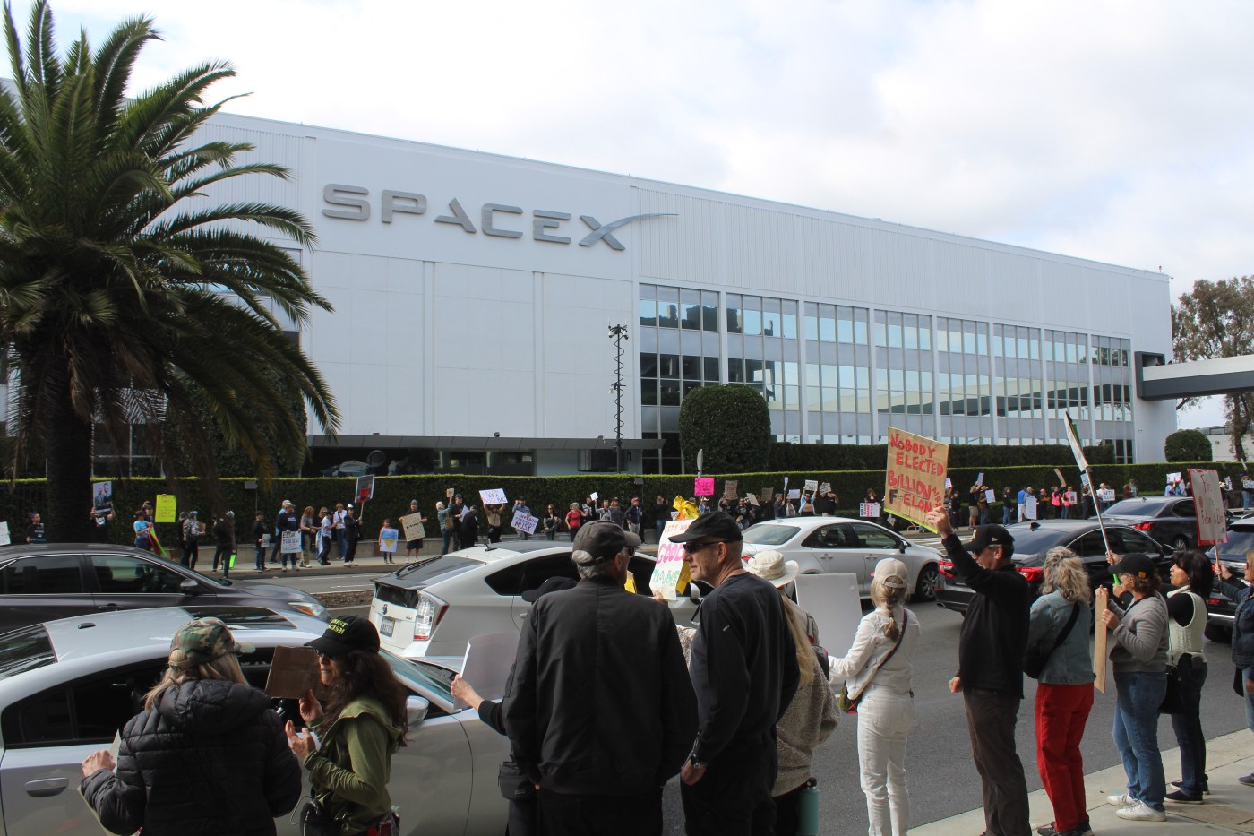TDB L MUSK PROTEST 0302 06 1 flmyFS