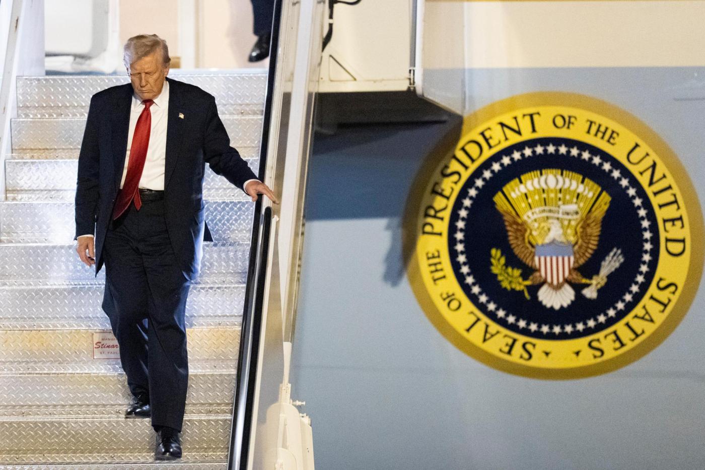 Trump 43240 206eff 8z05FZ