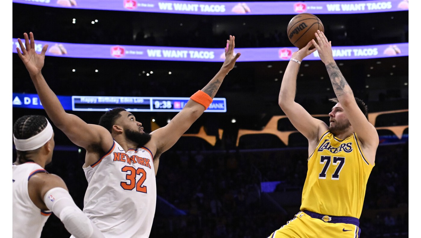 Lakers rally to beat Knicks in OT for 8th straight win 1 imageedit 9 74005666 16x9 1 5Fv38r