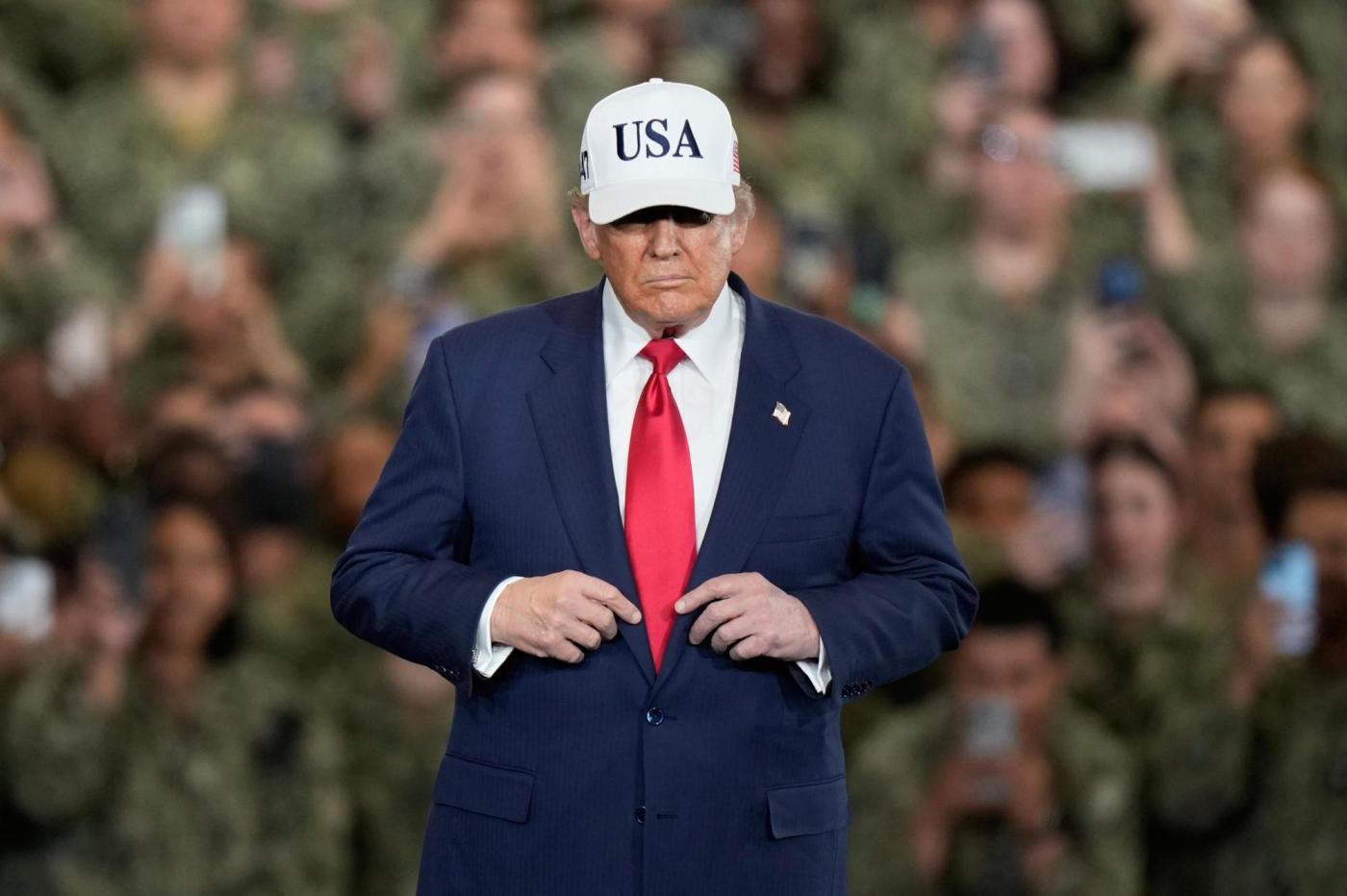 Japan Trump Asia 43406