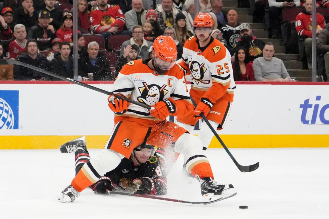 Ducks squander hot start in loss to Blackhawks 1 Ducks Blackhawks Hockey 82354 U9EB5c