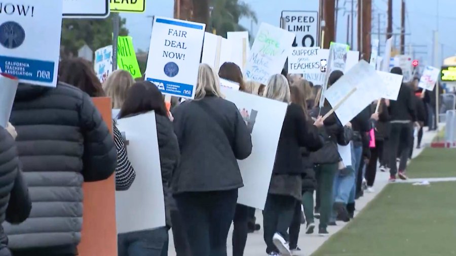 L.A. Unified School District considers laying off thousands of workers 1 LAUSD potential layoffs zUF5kt