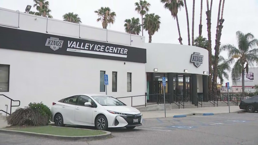 Community protests demolition of beloved Los Angeles ice rink 1 snapshot 30 1 zRDJpD