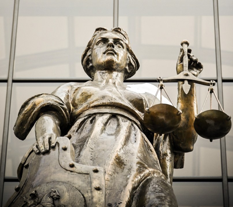 lady justice DMiZp5