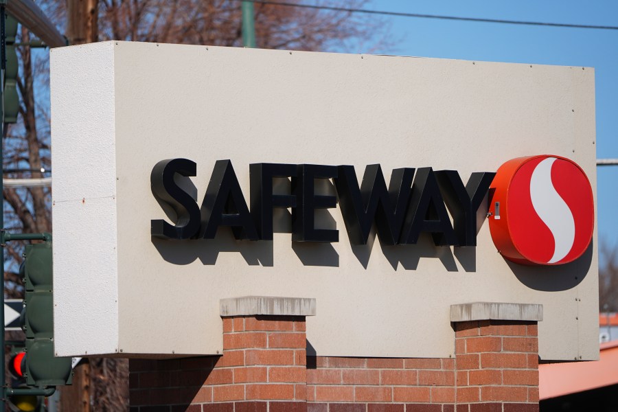 Suspect arrested after stabbing during violent altercation at Redwood City Safeway 1 AP25037795840061 pmkuBC