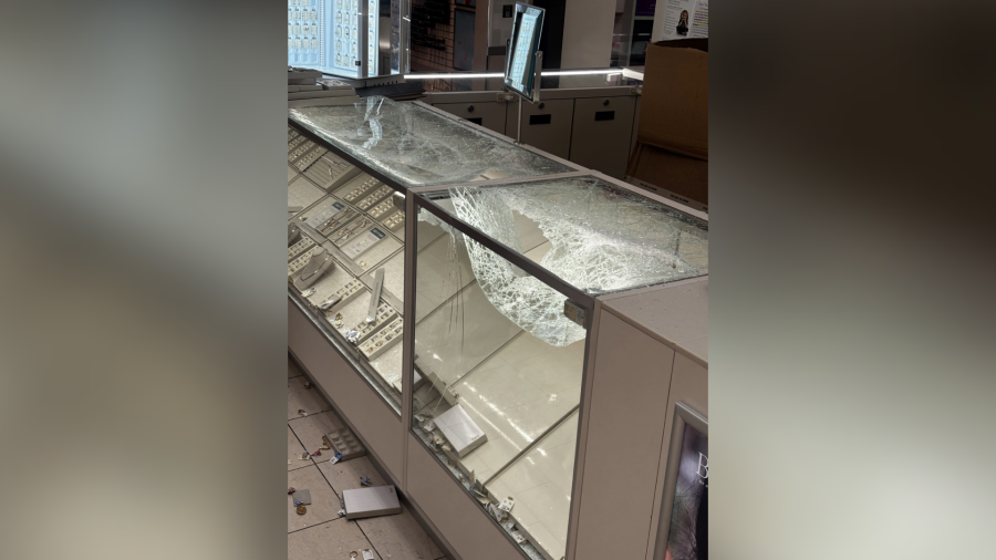 Robbers smash jewelry case at Sunvalley Mall, employee pepper-sprayed 1 Untitled 2026 05 13T152655.763 d7duDc