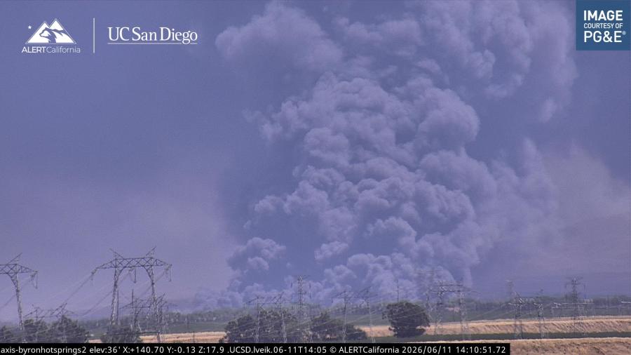 Large fire breaks out near Amazon fulfillment center in Tracy 1 Tracy fire screenshot 82M1QR